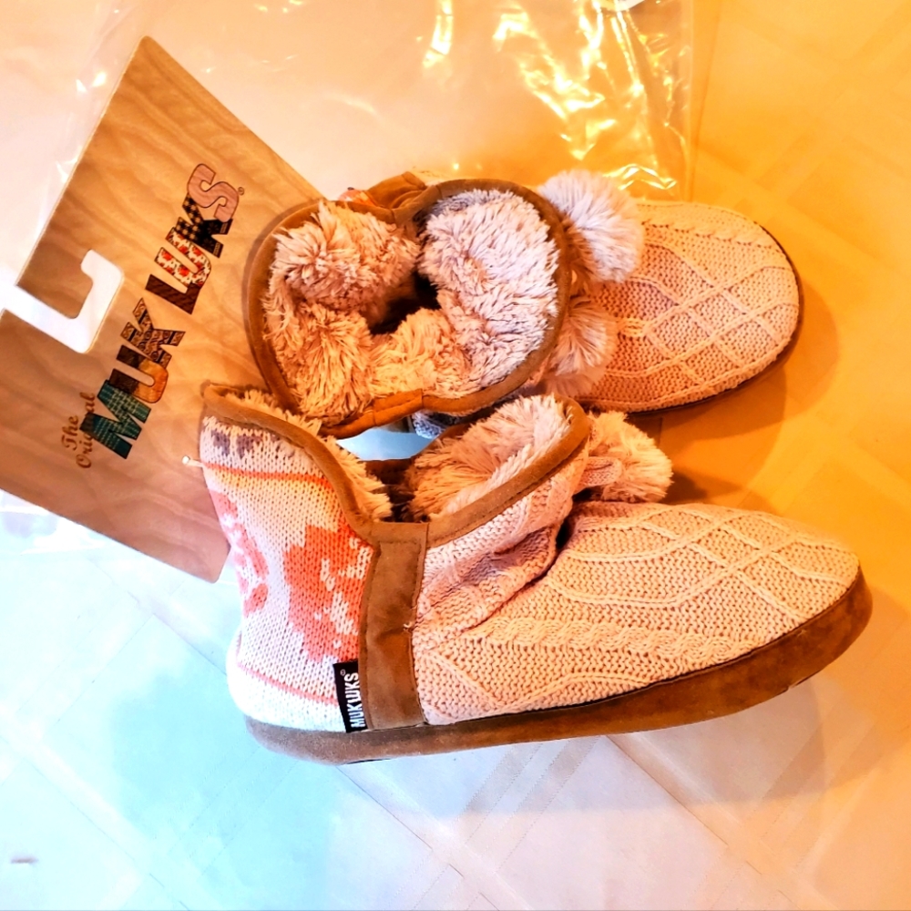 3/$30 NWT Muk Luks Tagged Slippers Faux Lined Sherpa Rubber Soles Pom-Pom Ties